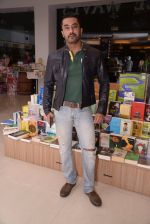 at the launch of Tamanna C_s debut book THE WAY AHEAD in Mumbai on 17th Dec 2014 (39)_549291057d8d3.JPG
