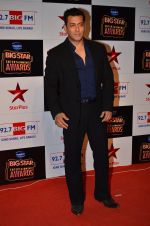 Salman Khan at Big Star Entertainment Awards Red Carpet in Mumbai on 18th Dec 2014 (213)_549403e920432.JPG
