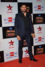 Sidharth Malhotra at Big Star Entertainment Awards Red Carpet in Mumbai on 18th Dec 2014 (151)_5494045fc4712.JPG