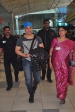 Aamir Khan snapped at airport in Mumbai on 20th Dec 2014 (27)_5496a20b45004.JPG