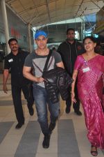 Aamir Khan snapped at airport in Mumbai on 20th Dec 2014 (28)_5496a20c7eefa.JPG