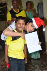 Shriya Saran spreads christmas joy with Access Life NGO Kids in Chembur, Mumbai on 23rd Dec 2014 (39)_549a8c87c8802.JPG