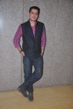 Siddharth Sharma at Crazy Kukkad Family promotions in Mumbai on 26th Dec 2014 (24)_549e84d20770a.JPG