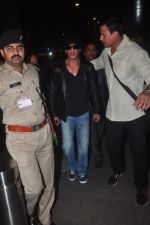 Shahrukh Khan snapped at airport in Mumbai on 4th Jan 2014 (21)_54aa34c41b1e0.JPG
