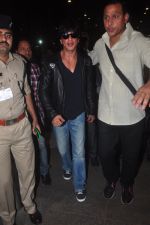Shahrukh Khan snapped at airport in Mumbai on 4th Jan 2014 (22)_54aa34c530761.JPG