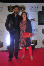 Abhishek Bachchan, Farah Khan at the 21st Lions Gold Awards 2015 in Mumbai on 6th Jan 2015 (250)_54acf37aa23d7.jpg