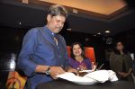 Kapil Dev_s Khshi NGO at SRK_s painting auction bash in Mumbai on 6th Jan 2015 (147)_54acd5333f69d.jpg