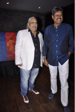 Kapil Dev_s Khshi NGO at SRK_s painting auction bash in Mumbai on 6th Jan 2015 (77)_54acd4dbf33b3.jpg