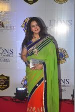 Poonam Dhillon at the 21st Lions Gold Awards 2015 in Mumbai on 6th Jan 2015 (138)_54acf5118ab0e.jpg