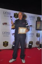 Prem Chopra at the 21st Lions Gold Awards 2015 in Mumbai on 6th Jan 2015 (38)_54acf52d340c8.jpg