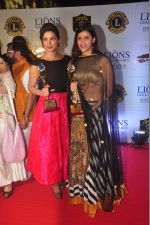 Priyanka Chopra, Mannara  at the 21st Lions Gold Awards 2015 in Mumbai on 6th Jan 2015 (664)_54acf47f0b15c.jpg