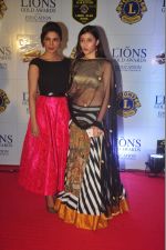 Priyanka Chopra, Mannara  at the 21st Lions Gold Awards 2015 in Mumbai on 6th Jan 2015 (675)_54acf595b52f5.jpg