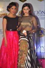 Priyanka Chopra, Mannara  at the 21st Lions Gold Awards 2015 in Mumbai on 6th Jan 2015 (676)_54acf48716101.jpg