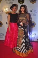 Priyanka Chopra, Mannara  at the 21st Lions Gold Awards 2015 in Mumbai on 6th Jan 2015 (679)_54acf59745f4b.jpg