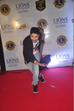 Varun Dhawan at the 21st Lions Gold Awards 2015 in Mumbai on 6th Jan 2015 (485)_54acf6ab60b4c.jpg