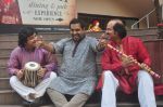 Vidvan Kumaresh, Shankar Mahadevan, Ronu Majumdar at Swaranjali concert photo shoot in Mumbai on 6th Jan 2015 (33)_54acd5cb65af5.jpg