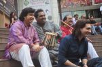 Vidvan Kumaresh, Shankar Mahadevan, Ronu Majumdar, Rahul Sharma at Swaranjali concert photo shoot in Mumbai on 6th Jan 2015 (11)_54acd68e780dd.jpg