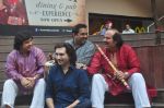 Vidvan Kumaresh, Shankar Mahadevan, Ronu Majumdar, Rahul Sharma at Swaranjali concert photo shoot in Mumbai on 6th Jan 2015 (6)_54acd5d240179.jpg