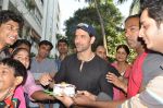 Hrithik Roshan celeberates bday with family with a apuja at new home on 10th Jan 2015 (52)_54b1547847db0.JPG