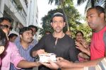 Hrithik Roshan celeberates bday with family with a apuja at new home on 10th Jan 2015 (91)_54b1546abad02.JPG