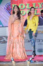 Malaika Arora Khan, Sonam Kapoor at Dolly Ki Doli promotions in Mumbai on 9th Jan 2015 (32)_54b244d62e787.JPG