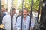 Sanjay Dutt returns to Yerwada jail in Bandra, Mumbai on 10th Jan 2015 (7)_54b262679662e.JPG