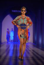 Model walks for Tarun Tahiliani-Azva show in Hyderabad in Tak Krishna on 13th Jan 2015 (179)_54b661f38b3ac.JPG