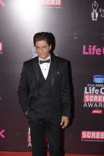 Shahrukh Khan at Life Ok Screen Awards red carpet in Mumbai on 14th Jan 2015 (123)_54b7ee0106968.JPG