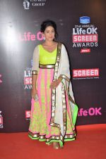Sonali Kulkarni at Life Ok Screen Awards red carpet in Mumbai on 14th Jan 2015(217)_54b7d2c162b2a.JPG