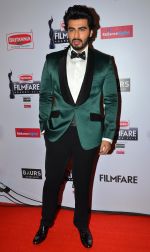 Arjun Kapoor graces the red carpet at the 60th Britannia Filmfare Awards_54cf5b4398656.JPG