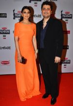 Sonali Bendre with husband Goldie Behl graces the red carpet at the 60th Britannia Filmfare Awards_54cf5baed2175.JPG