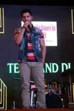 Varun Dhawan promote Badlapur at National college festival on 13th Feb 2015 (150)_54df600d1ec9a.jpg