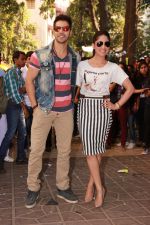 Varun Dhawan, Yami Gautam promote Badlapur at National college festival on 13th Feb 2015 (72)_54df60582437c.jpg