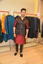 Varun Dhawan at designer Kunal Rawal_s menswear collection launch at AZA in Bandra, Mumbai on 13th Feb 2015 (101)_54dfff4520432.JPG
