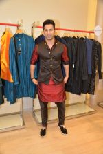 Varun Dhawan at designer Kunal Rawal_s menswear collection launch at AZA in Bandra, Mumbai on 13th Feb 2015 (98)_54dfff4203629.JPG