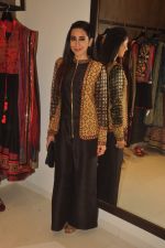 Karisma Kapoor at the launch of designer Anjali Jani_s flagship store in Mumbai on 15th Feb 2015 (57)_54e1a86c9a342.JPG