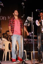 Varun Dhawan at Pepe Jeans music festival of Kala Ghoda in Mumbai on 15th Feb 2015 (7)_54e1b2708d628.jpg