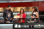 Abhishek Bachchan indulges in fun and games with Sargun Mehta on Farah Ki Daawat (3)_54e30ed518345.jpg