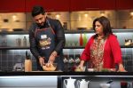 Abhishek Bachchan on the sets of Farah Ki Daawat (7)_54e30e320990e.jpg