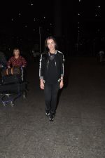 Amy Jackson snapped with mom in Airport, Mumbai on 19th Feb 2015 (3)_54e6ee7438900.JPG