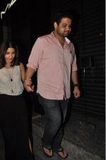 Anushka Sharma snapped in bandra on 20th Feb 2015 (2)_54e89a304cb16.jpg