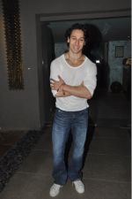 Tiger Shroff snapped in bandra on 20th Feb 2015 (60)_54e89ab7d6483.jpg