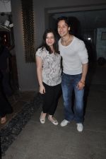 Tiger Shroff snapped with fans in Mumbai on 20th Feb 2015 (20)_54e8934bd7476.JPG