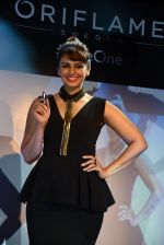 Huma Qureshi Unveils new Oriflame Matte Lipstick in Mumbai on 26th Feb 2015 (46)_54f06a32ea7f0.JPG