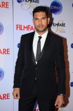 Yuvraj Singh at Ciroc Filmfare Galmour and Style Awards in Mumbai on 26th Feb 2015 (453)_54f079e8e4f5a.JPG