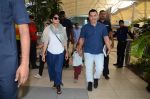 Aamir Khan snapped with Kiran Rao and Azad at airport in Mumbai on 8th March 2015 (36)_54fd8d5d66a61.JPG