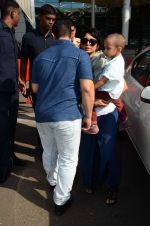 Aamir Khan snapped with Kiran Rao and Azad at airport in Mumbai on 8th March 2015 (46)_54fd8d2ebabed.JPG