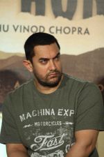 Aamir Khan at the trailer launch of Vidhu Vinod Chopra_s maiden Hollywood film Broken Horses in PVR Cinemas on 10th March 2015 (13)_5500065b58a1d.JPG