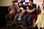 Aamir Khan, Vidhu Vinod Chopra, Rajkumar Hirani unveils PK Dvd in Mumbai on 11th March 2015 (32)_5501592ebf888.JPG