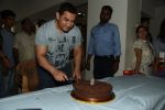 Aamir Khan celebrates his 50th birthday with media in Mumbai on 13th March 2015 (11)_550425234825a.JPG